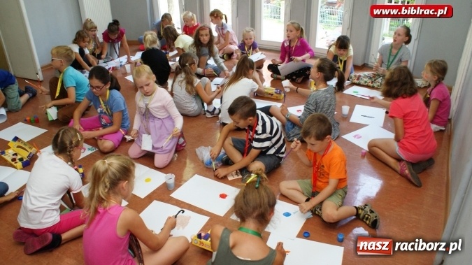 Zdjęcie w galerii na portalu naszraciborz.pl: No, a teraz zażyjmy sobie pieg&oacute;w! - Akademia Pana Kleksa zawitała do Raciborza wiadomości z regionu