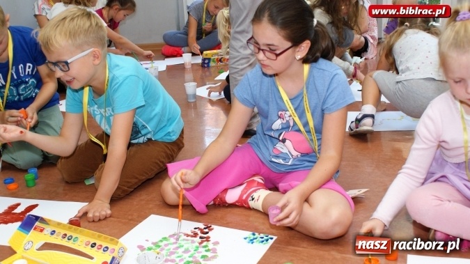 Zdjęcie w galerii na portalu naszraciborz.pl: No, a teraz zażyjmy sobie pieg&oacute;w! - Akademia Pana Kleksa zawitała do Raciborza wiadomości z regionu