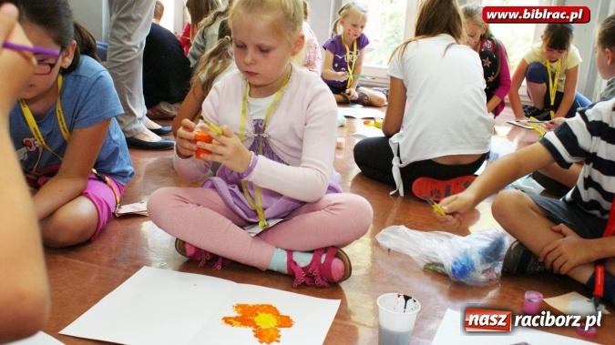 Zdjęcie w galerii na portalu naszraciborz.pl: No, a teraz zażyjmy sobie pieg&oacute;w! - Akademia Pana Kleksa zawitała do Raciborza wiadomości z regionu