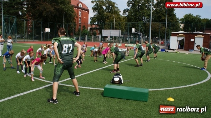 Zdjęcie w galerii na portalu naszraciborz.pl: No, a teraz zażyjmy sobie pieg&oacute;w! - Akademia Pana Kleksa zawitała do Raciborza wiadomości z regionu