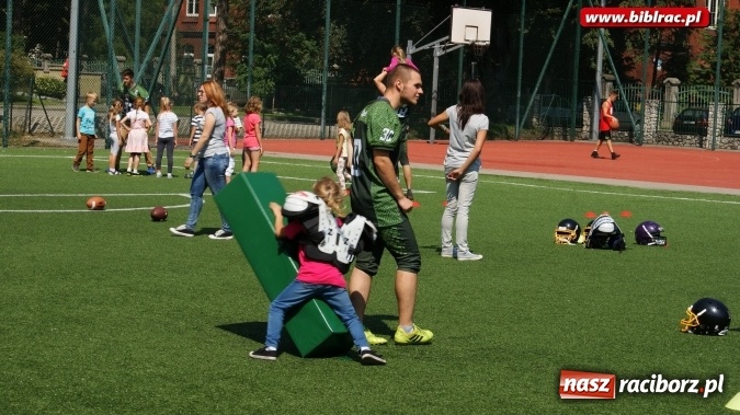 Zdjęcie w galerii na portalu naszraciborz.pl: No, a teraz zażyjmy sobie pieg&oacute;w! - Akademia Pana Kleksa zawitała do Raciborza wiadomości z regionu
