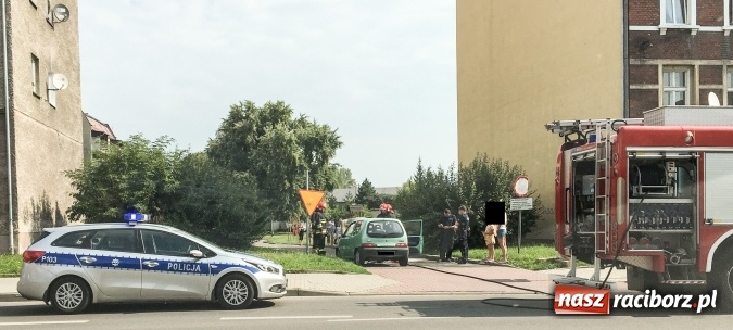 Zdjęcie w galerii na portalu naszraciborz.pl: Pożar seicento na ul. Eichendorffa wiadomości z regionu