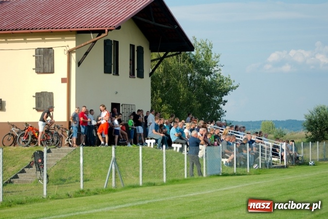 Zdjęcie w galerii na portalu naszraciborz.pl: A klasa: Płomień strawił Wypoczynek wiadomości z regionu