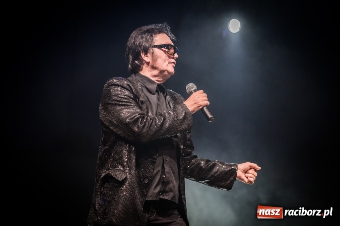 Zdjęcie w galerii na portalu naszraciborz.pl: Memoriał 2016: Dobra zabawa przy przebojach Fancy'ego wiadomości z regionu