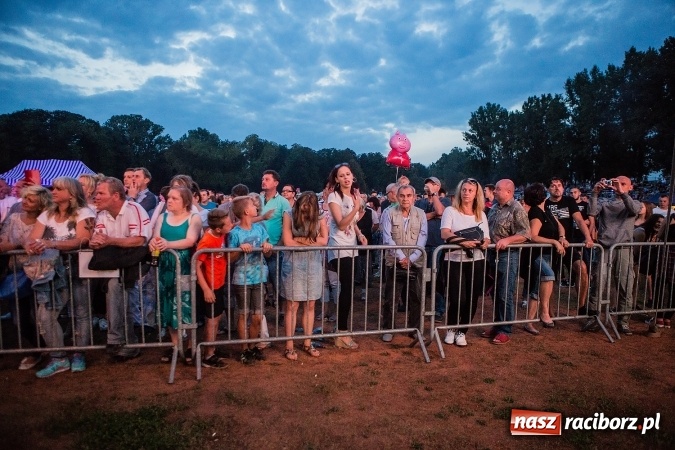 Zdjęcie w galerii na portalu naszraciborz.pl: Memoriał 2016: Dobra zabawa przy przebojach Fancy'ego wiadomości z regionu