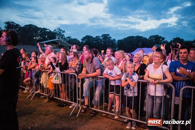 Zdjęcie w galerii na portalu naszraciborz.pl: Memoriał 2016: Dobra zabawa przy przebojach Fancy'ego wiadomości z regionu
