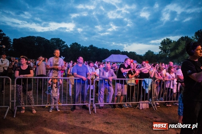 Zdjęcie w galerii na portalu naszraciborz.pl: Memoriał 2016: Dobra zabawa przy przebojach Fancy'ego wiadomości z regionu