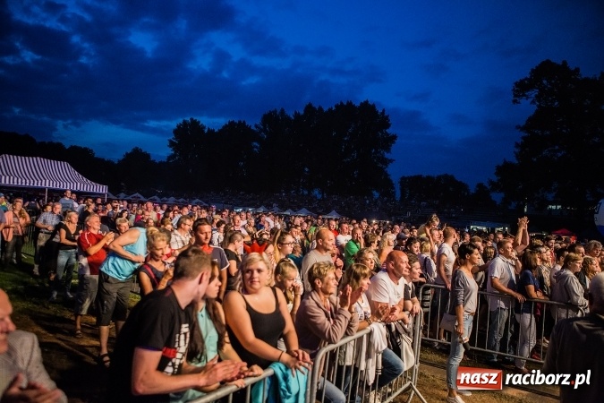 Zdjęcie w galerii na portalu naszraciborz.pl: Memoriał 2016: Dobra zabawa przy przebojach Fancy'ego wiadomości z regionu