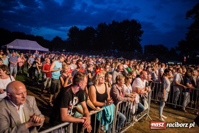 Zdjęcie w galerii na portalu naszraciborz.pl: Memoriał 2016: Dobra zabawa przy przebojach Fancy'ego wiadomości z regionu