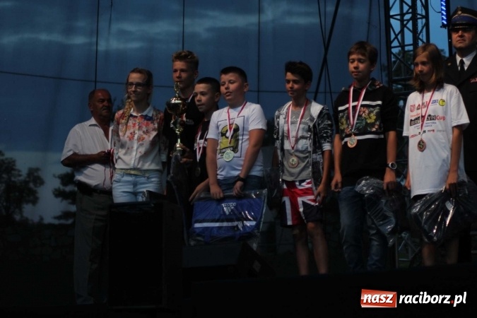 Zdjęcie w galerii na portalu naszraciborz.pl: Memoriał 2016: dzień pierwszy - wręczenie nagr&oacute;d, oficjalne otwarcie, pokazy zapaśnicze i blok dla dzieci wiadomości z regionu