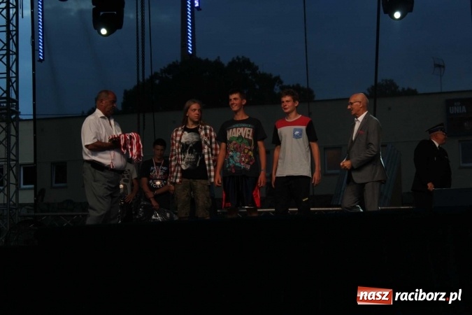 Zdjęcie w galerii na portalu naszraciborz.pl: Memoriał 2016: dzień pierwszy - wręczenie nagr&oacute;d, oficjalne otwarcie, pokazy zapaśnicze i blok dla dzieci wiadomości z regionu