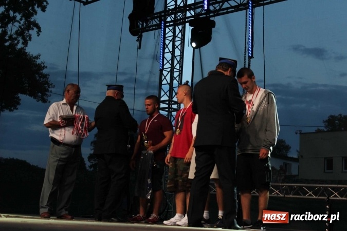 Zdjęcie w galerii na portalu naszraciborz.pl: Memoriał 2016: dzień pierwszy - wręczenie nagr&oacute;d, oficjalne otwarcie, pokazy zapaśnicze i blok dla dzieci wiadomości z regionu