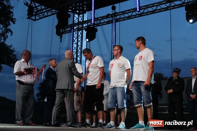 Zdjęcie w galerii na portalu naszraciborz.pl: Memoriał 2016: dzień pierwszy - wręczenie nagr&oacute;d, oficjalne otwarcie, pokazy zapaśnicze i blok dla dzieci wiadomości z regionu