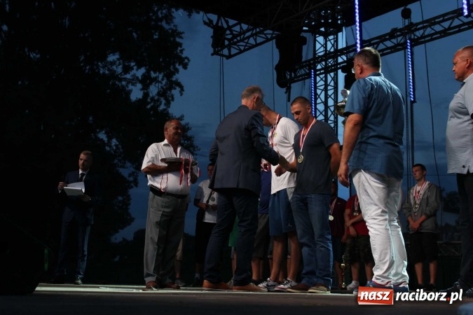 Zdjęcie w galerii na portalu naszraciborz.pl: Memoriał 2016: dzień pierwszy - wręczenie nagr&oacute;d, oficjalne otwarcie, pokazy zapaśnicze i blok dla dzieci wiadomości z regionu