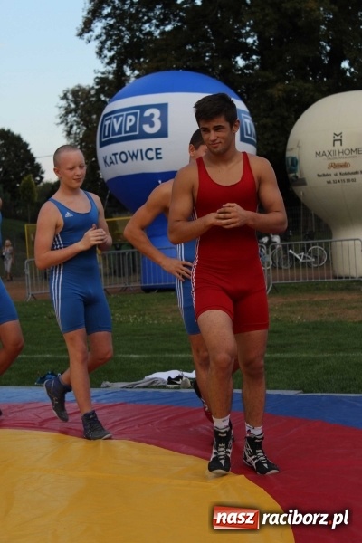 Zdjęcie w galerii na portalu naszraciborz.pl: Memoriał 2016: dzień pierwszy - wręczenie nagr&oacute;d, oficjalne otwarcie, pokazy zapaśnicze i blok dla dzieci wiadomości z regionu