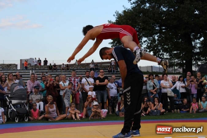 Zdjęcie w galerii na portalu naszraciborz.pl: Memoriał 2016: dzień pierwszy - wręczenie nagr&oacute;d, oficjalne otwarcie, pokazy zapaśnicze i blok dla dzieci wiadomości z regionu