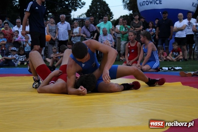 Zdjęcie w galerii na portalu naszraciborz.pl: Memoriał 2016: dzień pierwszy - wręczenie nagr&oacute;d, oficjalne otwarcie, pokazy zapaśnicze i blok dla dzieci wiadomości z regionu