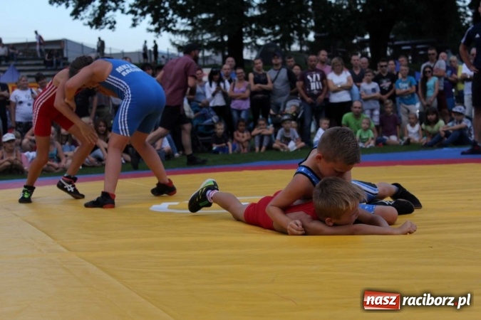 Zdjęcie w galerii na portalu naszraciborz.pl: Memoriał 2016: dzień pierwszy - wręczenie nagr&oacute;d, oficjalne otwarcie, pokazy zapaśnicze i blok dla dzieci wiadomości z regionu