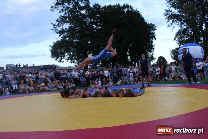 Zdjęcie w galerii na portalu naszraciborz.pl: Memoriał 2016: dzień pierwszy - wręczenie nagr&oacute;d, oficjalne otwarcie, pokazy zapaśnicze i blok dla dzieci wiadomości z regionu