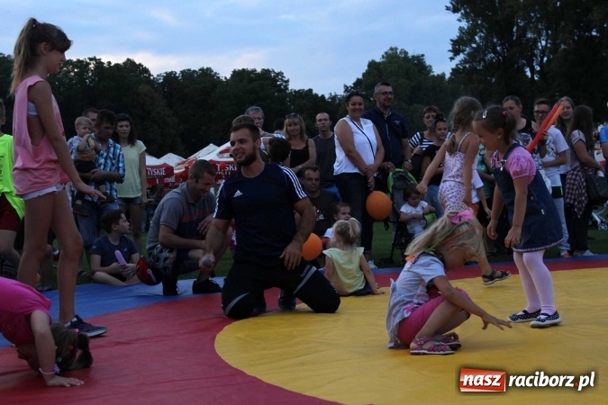 Zdjęcie w galerii na portalu naszraciborz.pl: Memoriał 2016: dzień pierwszy - wręczenie nagr&oacute;d, oficjalne otwarcie, pokazy zapaśnicze i blok dla dzieci wiadomości z regionu