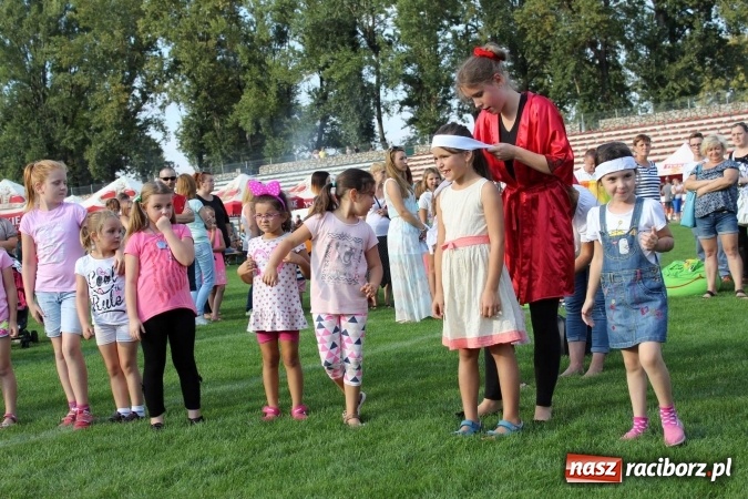 Zdjęcie w galerii na portalu naszraciborz.pl: Memoriał 2016: dzień pierwszy - wręczenie nagr&oacute;d, oficjalne otwarcie, pokazy zapaśnicze i blok dla dzieci wiadomości z regionu