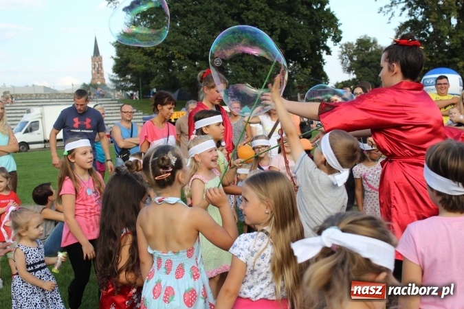 Zdjęcie w galerii na portalu naszraciborz.pl: Memoriał 2016: dzień pierwszy - wręczenie nagr&oacute;d, oficjalne otwarcie, pokazy zapaśnicze i blok dla dzieci wiadomości z regionu
