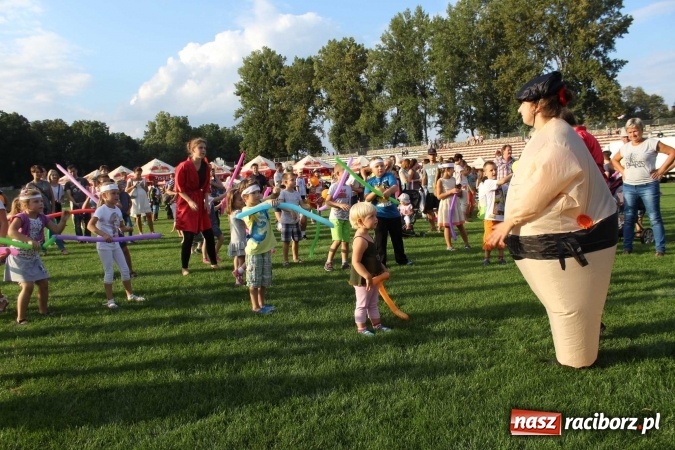 Zdjęcie w galerii na portalu naszraciborz.pl: Memoriał 2016: dzień pierwszy - wręczenie nagr&oacute;d, oficjalne otwarcie, pokazy zapaśnicze i blok dla dzieci wiadomości z regionu
