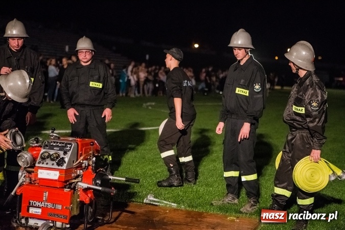 Zdjęcie w galerii na portalu naszraciborz.pl: Ognik 2016. Prądownica dla Sudoła, Puchar NaszRaciborz.pl dla Samborowic wiadomości z regionu