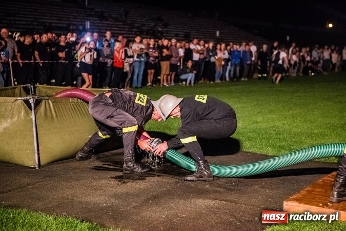 Zdjęcie w galerii na portalu naszraciborz.pl: Ognik 2016. Prądownica dla Sudoła, Puchar NaszRaciborz.pl dla Samborowic wiadomości z regionu