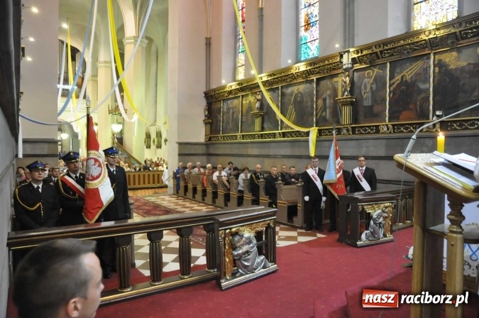 Zdjęcie w galerii na portalu naszraciborz.pl: Msza św. za strażaków i NSZZ Solidarność Ziemi Raciborskiej w kościele farnym wiadomości z regionu