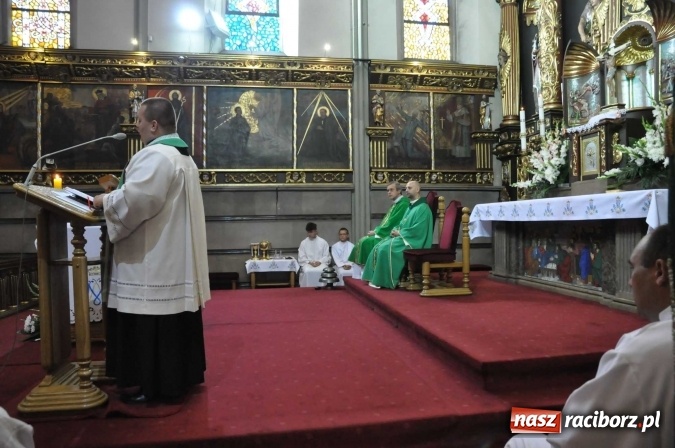 Zdjęcie w galerii na portalu naszraciborz.pl: Msza św. za strażaków i NSZZ Solidarność Ziemi Raciborskiej w kościele farnym wiadomości z regionu