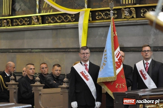 Zdjęcie w galerii na portalu naszraciborz.pl: Msza św. za strażaków i NSZZ Solidarność Ziemi Raciborskiej w kościele farnym wiadomości z regionu