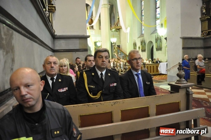 Zdjęcie w galerii na portalu naszraciborz.pl: Msza św. za strażaków i NSZZ Solidarność Ziemi Raciborskiej w kościele farnym wiadomości z regionu