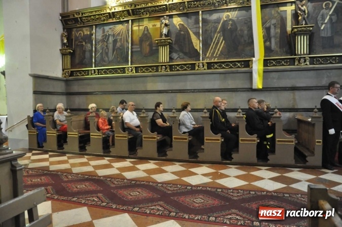 Zdjęcie w galerii na portalu naszraciborz.pl: Msza św. za strażaków i NSZZ Solidarność Ziemi Raciborskiej w kościele farnym wiadomości z regionu