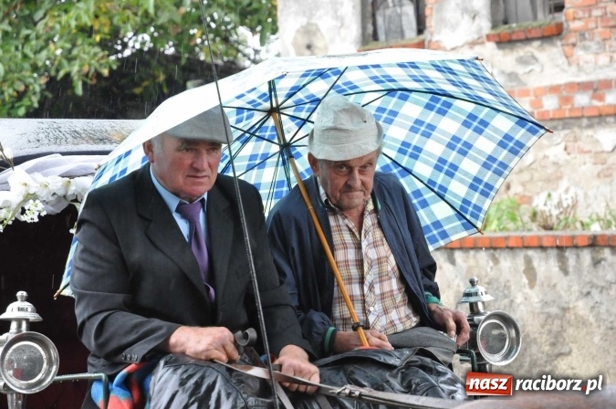 Zdjęcie w galerii na portalu naszraciborz.pl: Deszczowe dożynki w Żerdzinach wiadomości z regionu