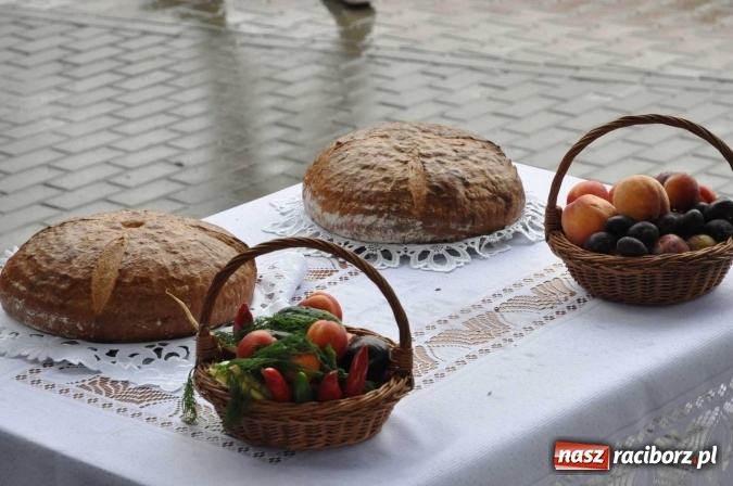 Zdjęcie w galerii na portalu naszraciborz.pl: Deszczowe dożynki w Żerdzinach wiadomości z regionu