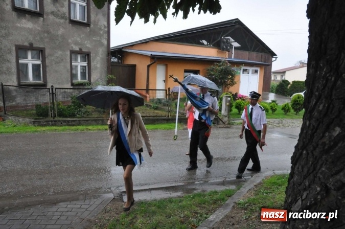 Zdjęcie w galerii na portalu naszraciborz.pl: Deszczowe dożynki w Żerdzinach wiadomości z regionu