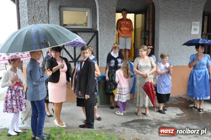 Zdjęcie w galerii na portalu naszraciborz.pl: Deszczowe dożynki w Żerdzinach wiadomości z regionu