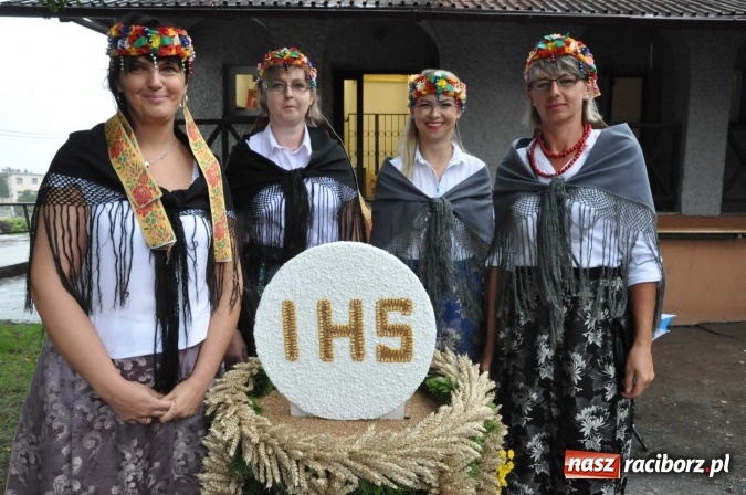 Zdjęcie w galerii na portalu naszraciborz.pl: Deszczowe dożynki w Żerdzinach wiadomości z regionu