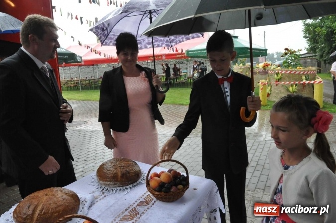 Zdjęcie w galerii na portalu naszraciborz.pl: Deszczowe dożynki w Żerdzinach wiadomości z regionu