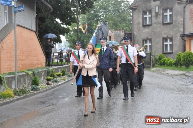 Zdjęcie w galerii na portalu naszraciborz.pl: Deszczowe dożynki w Żerdzinach wiadomości z regionu