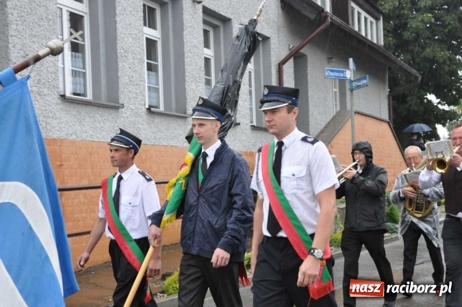 Zdjęcie w galerii na portalu naszraciborz.pl: Deszczowe dożynki w Żerdzinach wiadomości z regionu