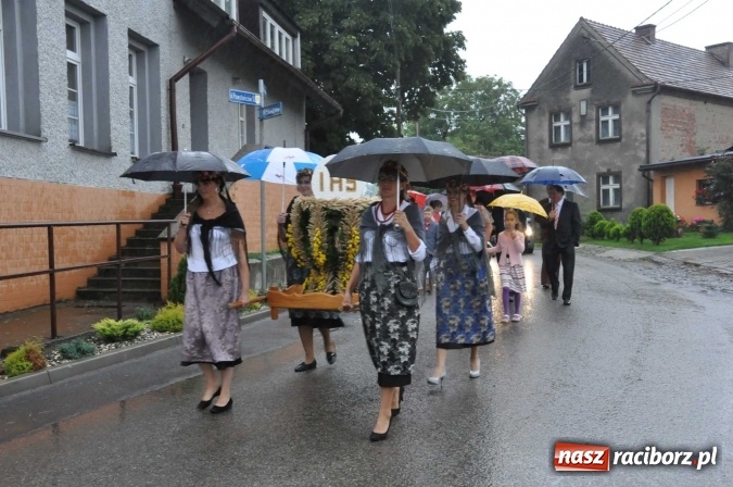 Zdjęcie w galerii na portalu naszraciborz.pl: Deszczowe dożynki w Żerdzinach wiadomości z regionu