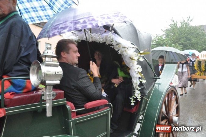 Zdjęcie w galerii na portalu naszraciborz.pl: Deszczowe dożynki w Żerdzinach wiadomości z regionu