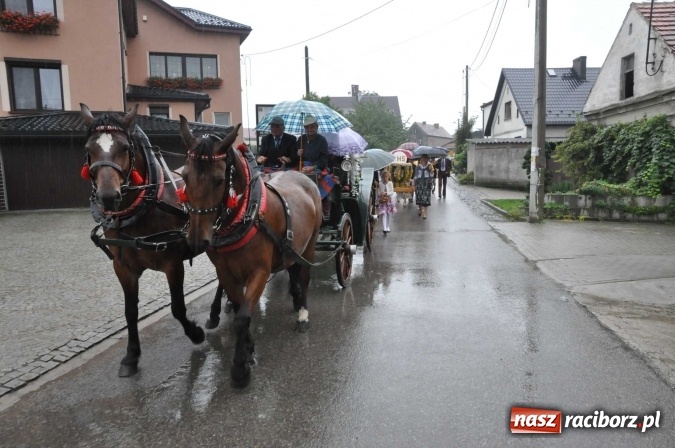 Zdjęcie w galerii na portalu naszraciborz.pl: Deszczowe dożynki w Żerdzinach wiadomości z regionu