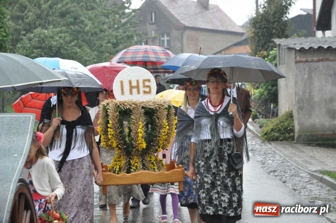 Zdjęcie w galerii na portalu naszraciborz.pl: Deszczowe dożynki w Żerdzinach wiadomości z regionu