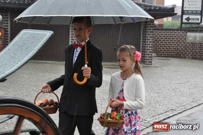 Zdjęcie w galerii na portalu naszraciborz.pl: Deszczowe dożynki w Żerdzinach wiadomości z regionu