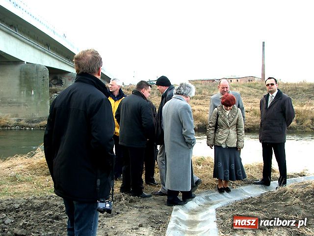 Zdjęcie w galerii na portalu naszraciborz.pl: Przyjechali, obejrzeli, otworzą o 15.00   wiadomości z regionu