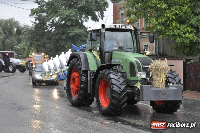Zdjęcie w galerii na portalu naszraciborz.pl: W Pietrowicach Wielkich lunęło, więc dożynki odbyły się pod dachem wiadomości z regionu