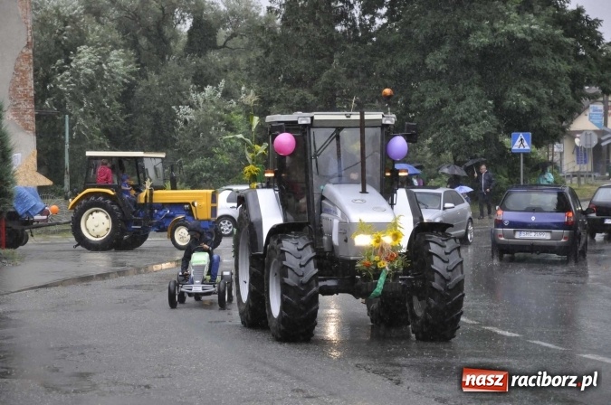 Zdjęcie w galerii na portalu naszraciborz.pl: W Pietrowicach Wielkich lunęło, więc dożynki odbyły się pod dachem wiadomości z regionu